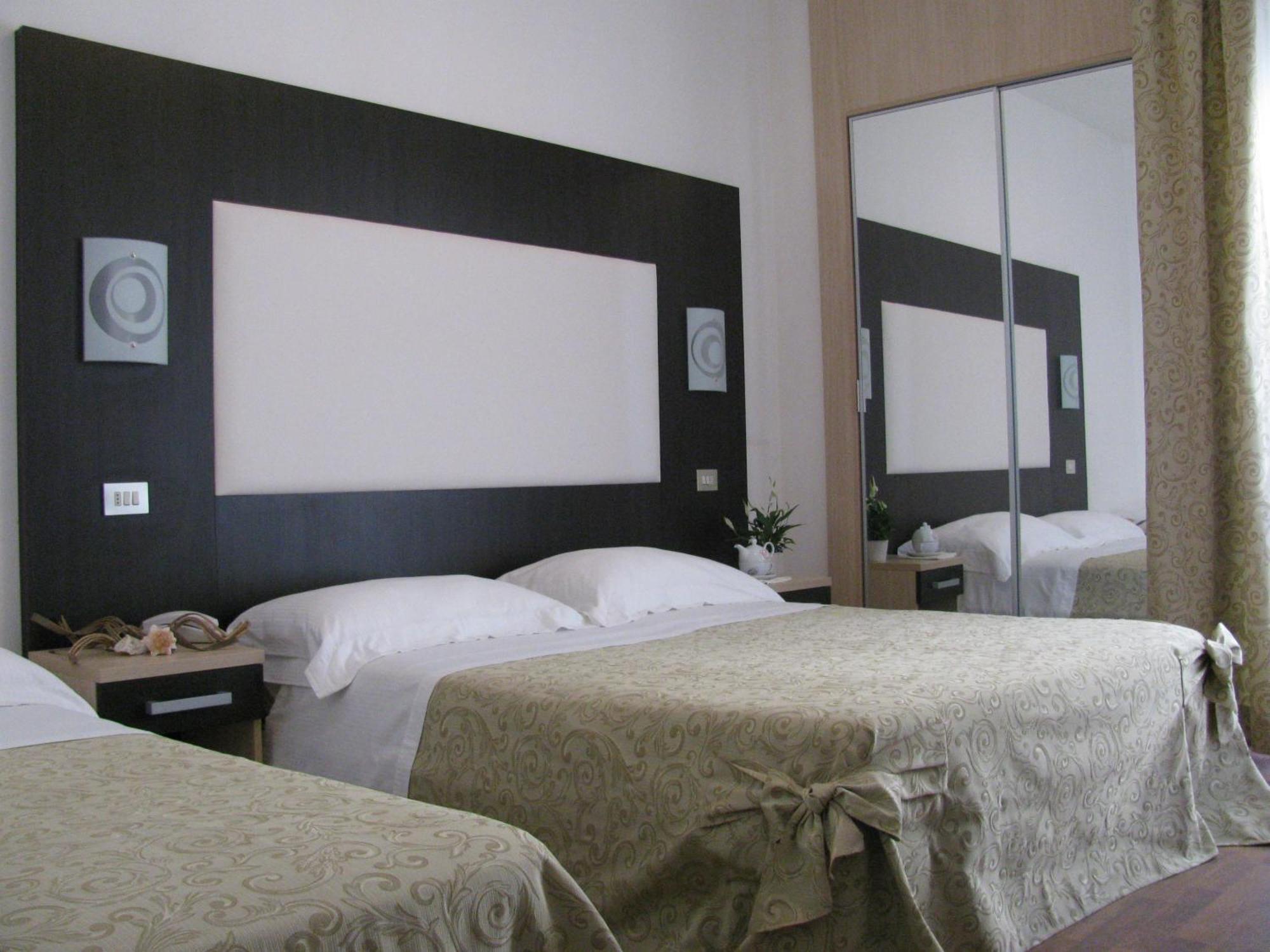 Hotel Baby Milano Marittima Exterior foto