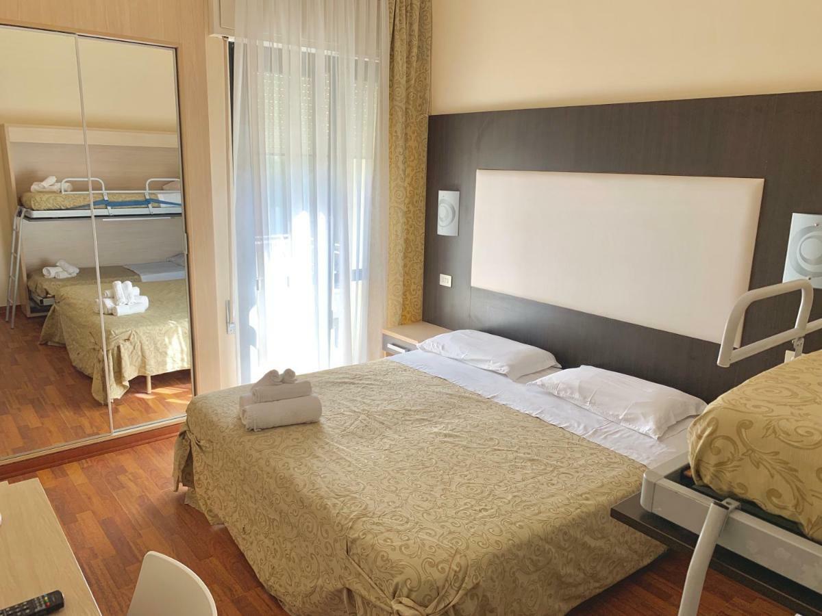 Hotel Baby Milano Marittima Exterior foto